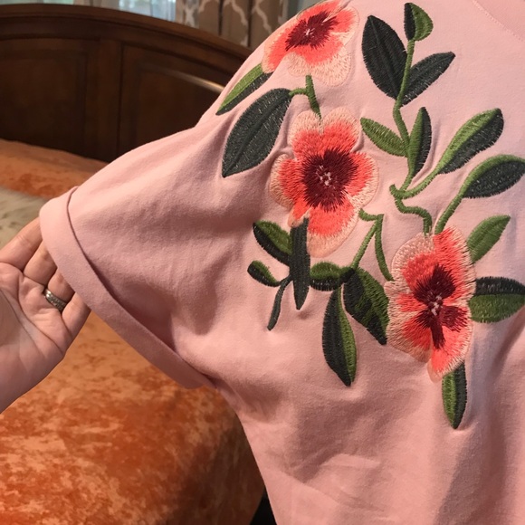NWOT Pink Floral Embroidered Top - Picture 7 of 12